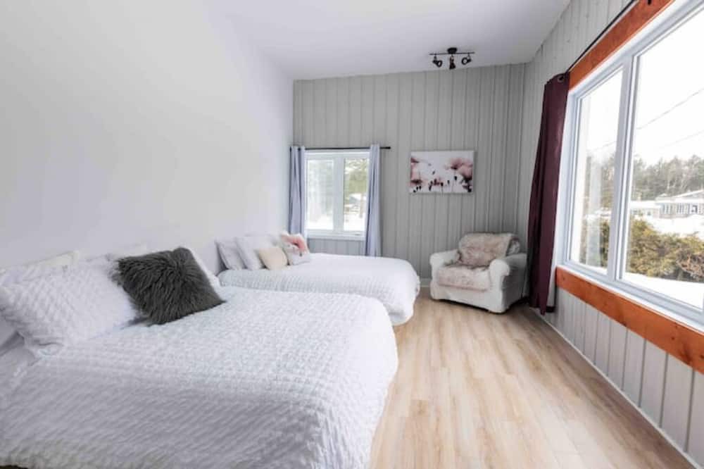 Photo of Bedroom in Saint-Denis-de-Brompton