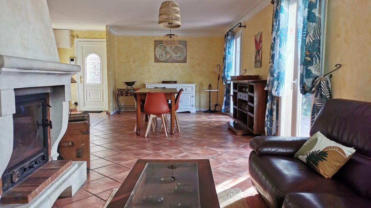 Photo of Livingroom in Saint-Victor-la-Coste