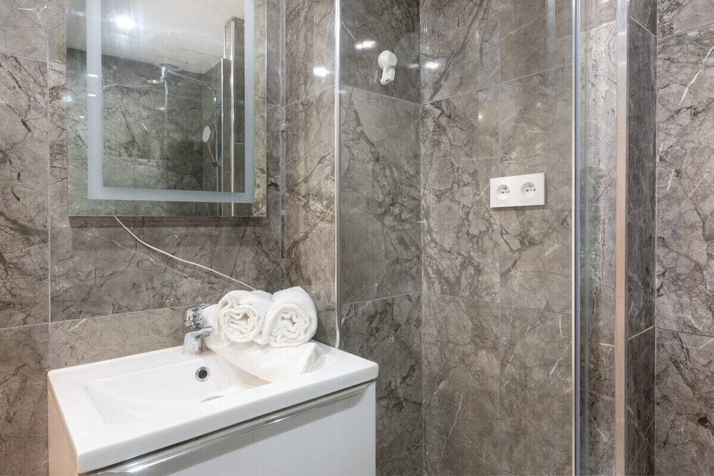 Photo of Bathroom in Jules Ferry - Recamier