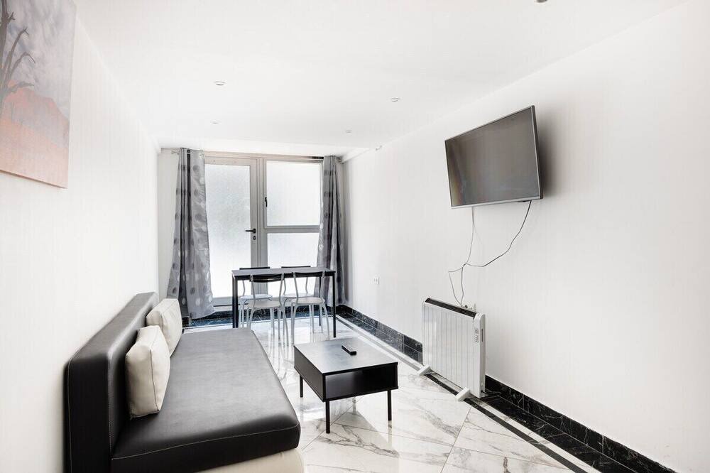 Photo of Bedroom in Jules Ferry - Recamier