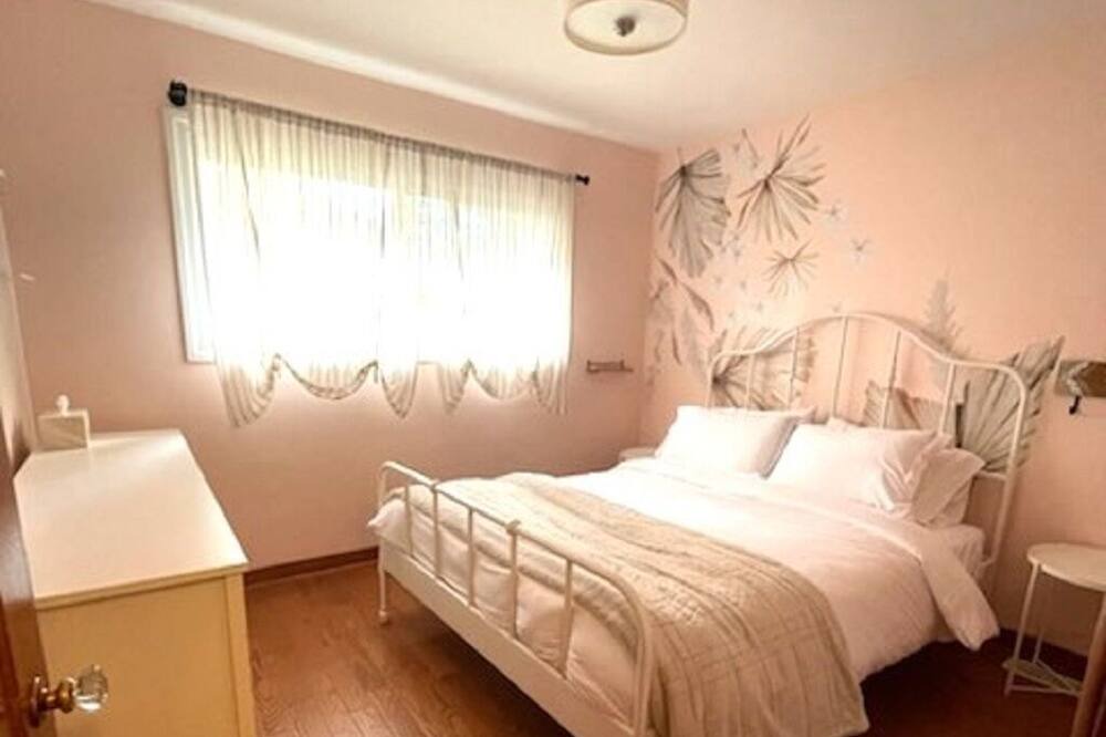Photo of Bedroom in Elora