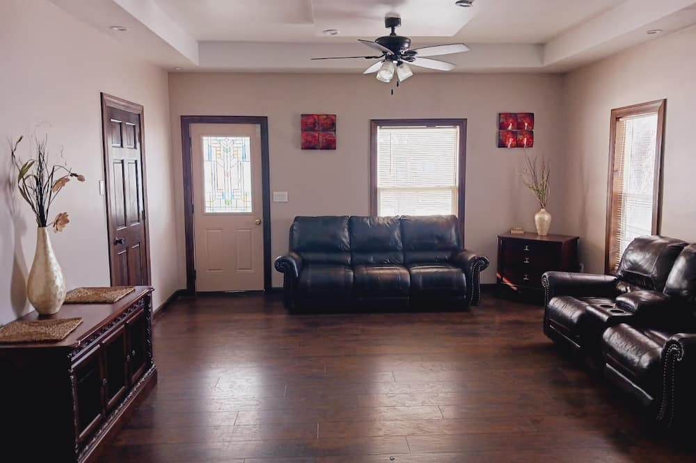 Photo of Livingroom in Scott City