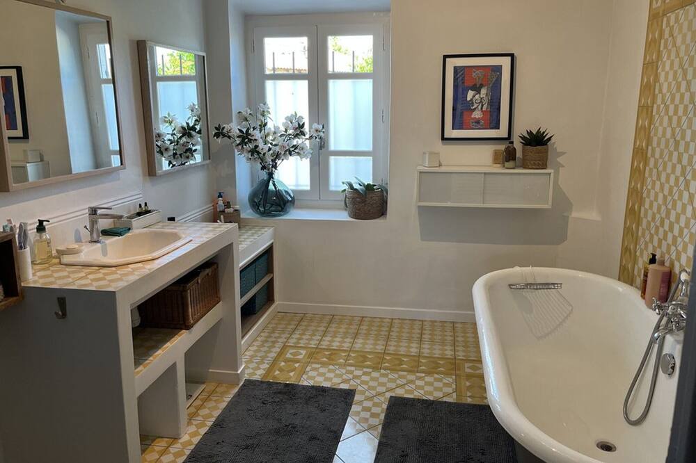 Photo of Bathroom in Entraigues-sur-la-Sorgue