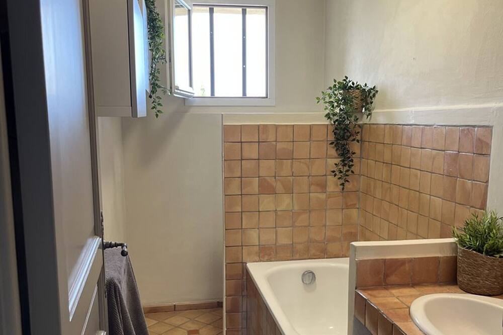 Photo of Bathroom in Entraigues-sur-la-Sorgue