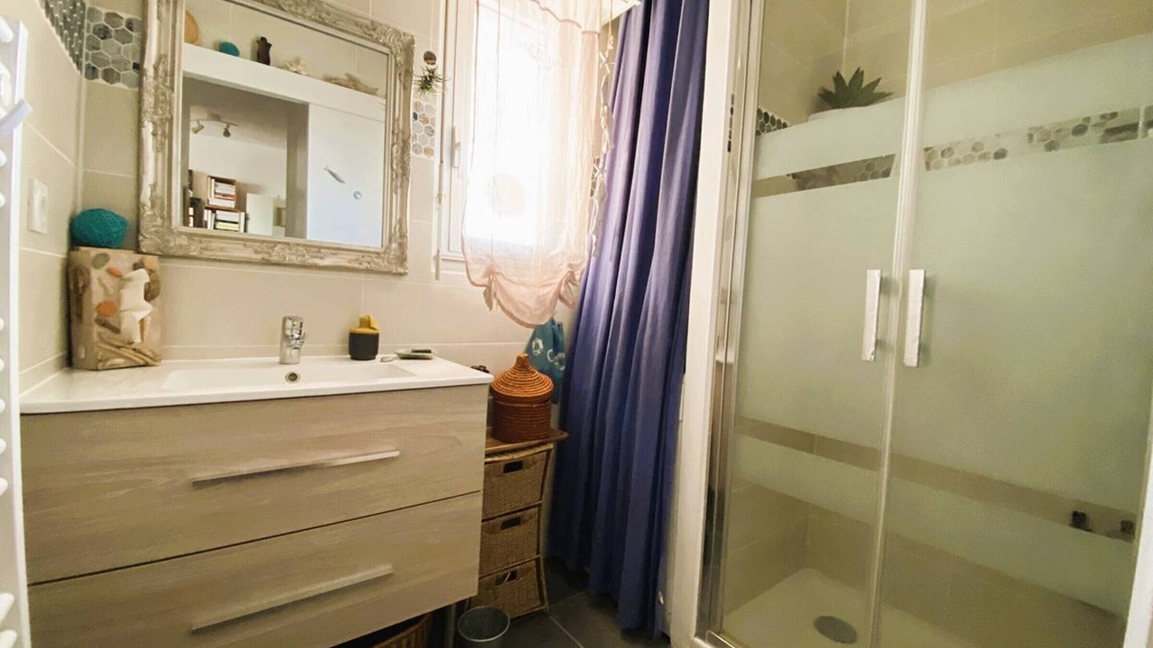 Photo of Bathroom in Le Port