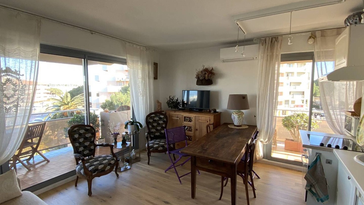 Photo of Livingroom in Le Port