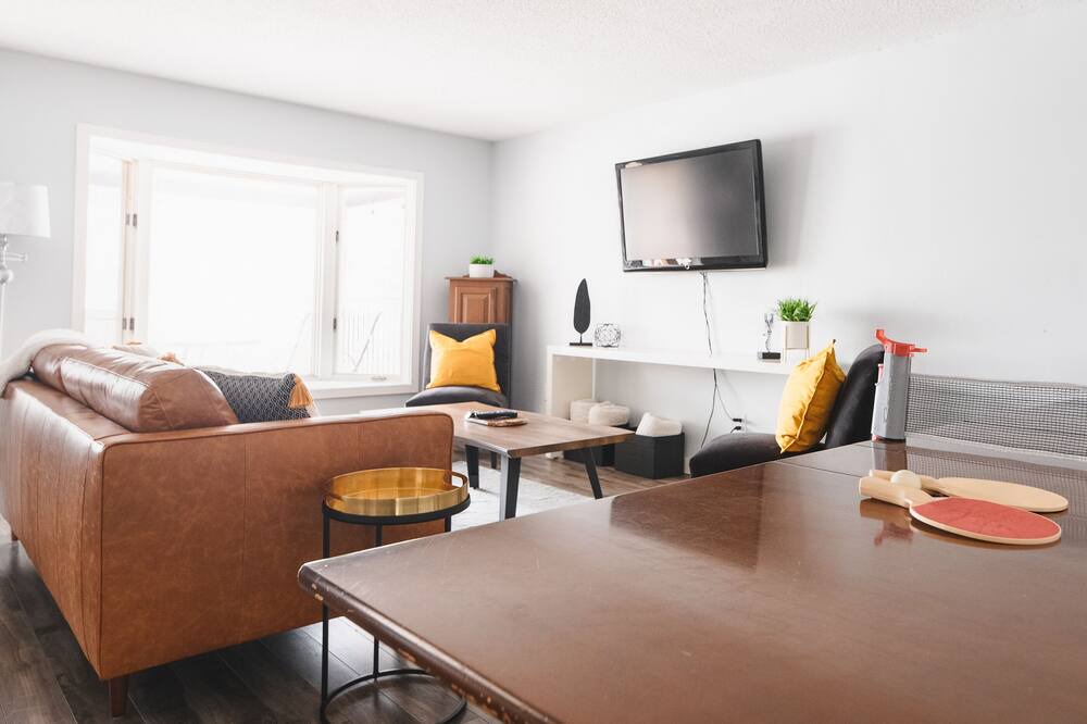 Photo of Livingroom in Kettle Point 44