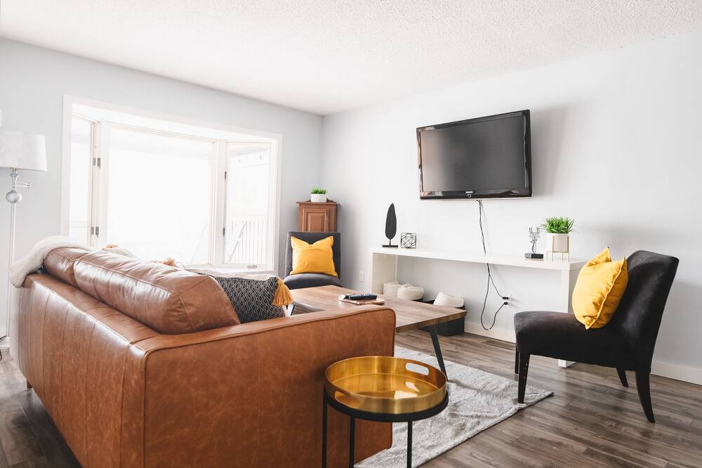 Photo of Livingroom in Kettle Point 44