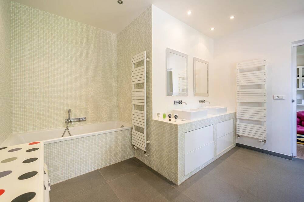 Photo of Bathroom in Morainvilliers
