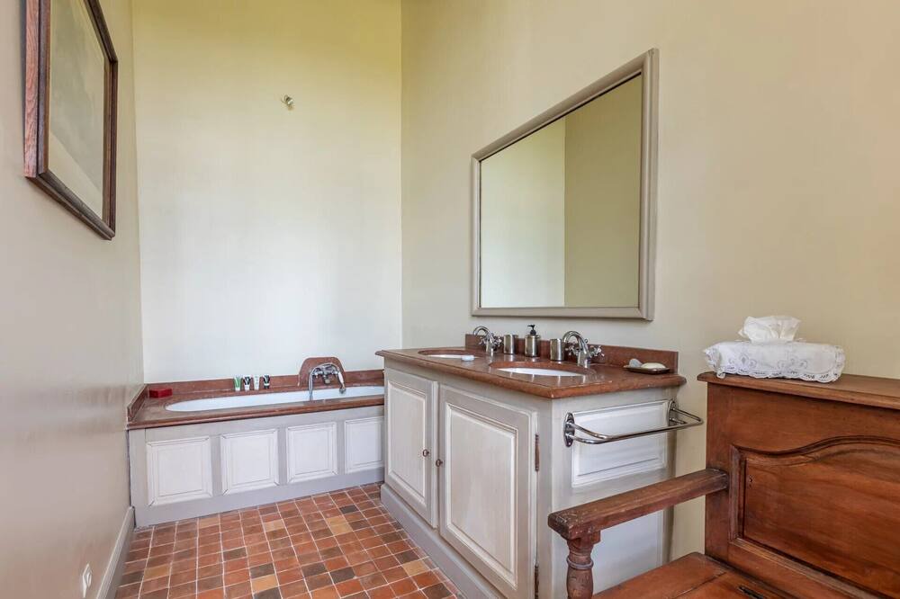 Photo of Bathroom in Bouray-sur-Juine