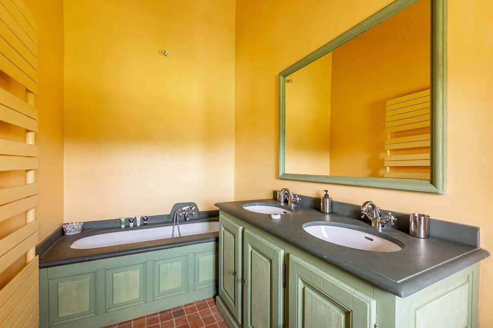 Photo of Bathroom in Bouray-sur-Juine