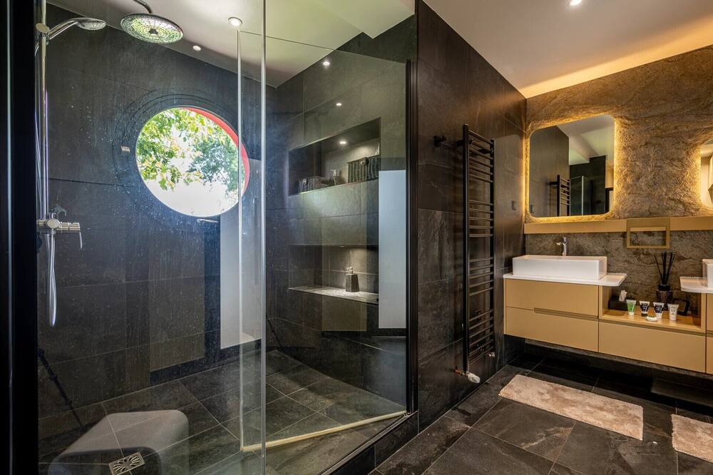 Photo of Bathroom in Le Celle-Saint-Cloud