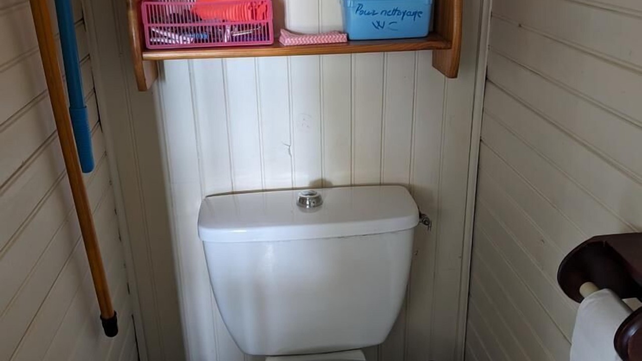 Photo of Bathroom in Larajasse