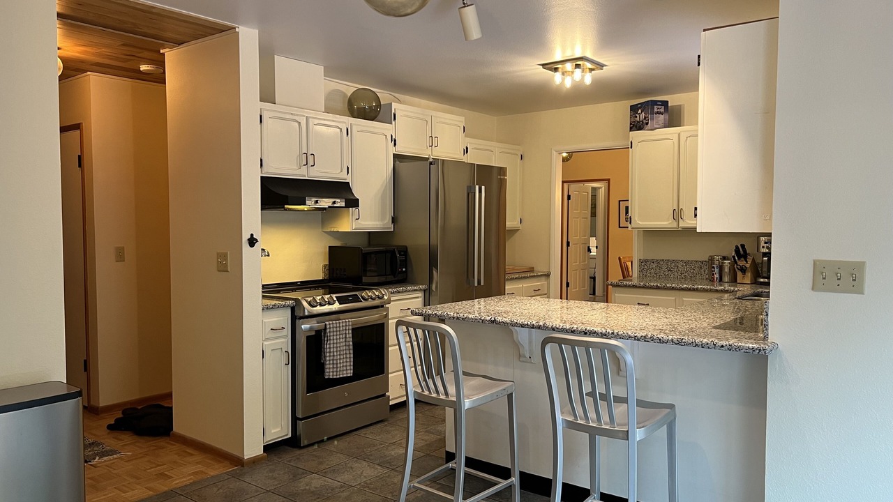 Photo of Kitchen in Sylvan - Highlands - Southwest Hills