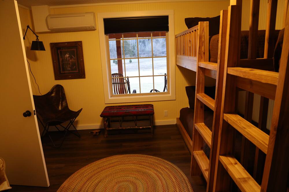 Photo of Bedroom in Jenkins