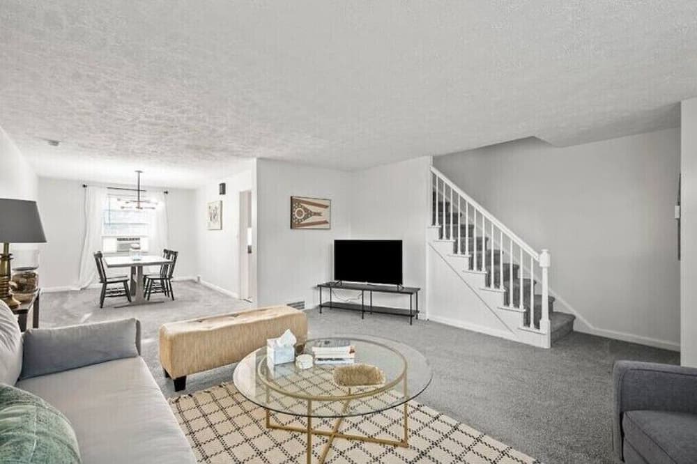 Photo of Livingroom in Highland Hills