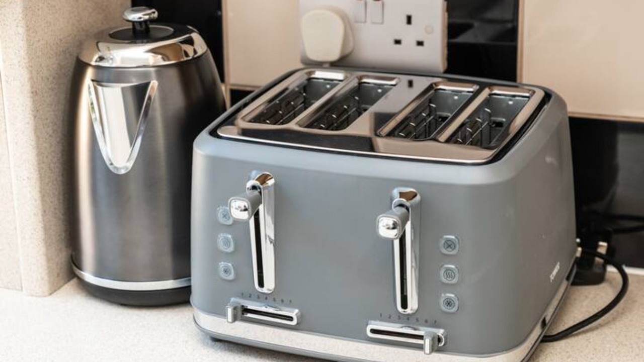 Photo of Others in Hampton Wick