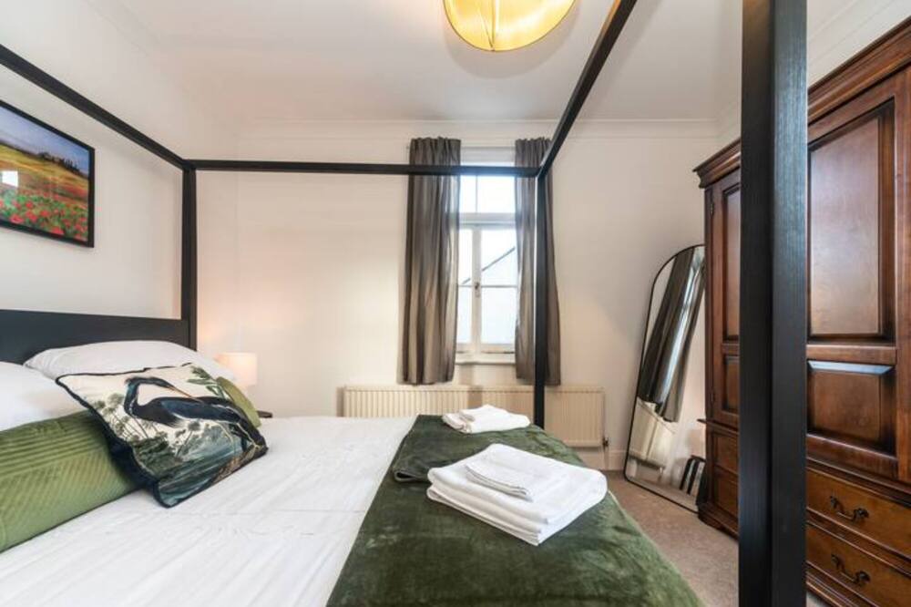 Photo of Bedroom in Hampton Wick