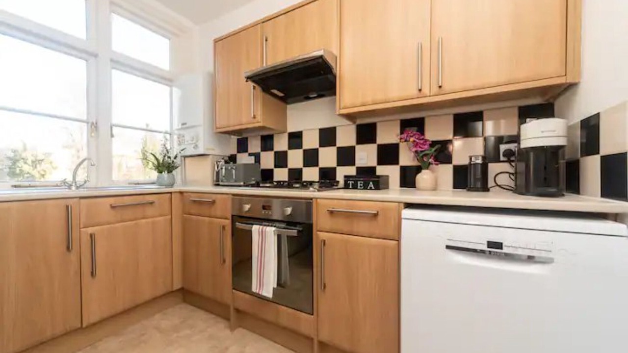 Photo of Kitchen in Hampton Wick