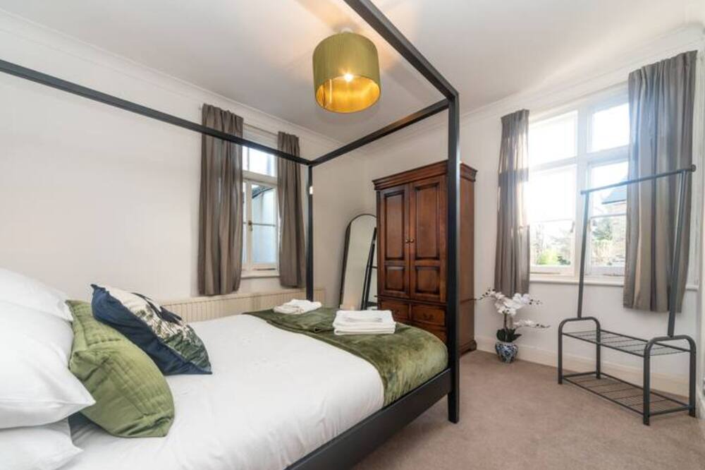 Photo of Bedroom in Hampton Wick