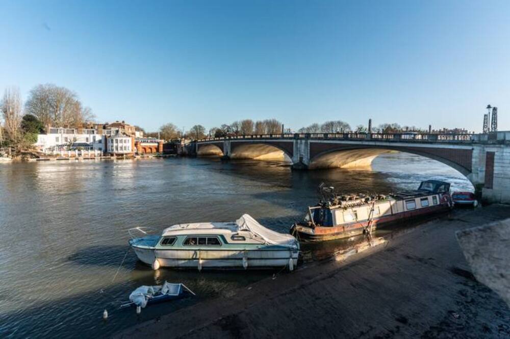 Photo of Others in Hampton Wick