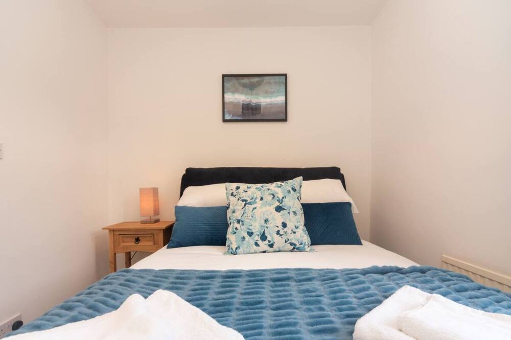 Photo of Bedroom in Hampton Wick