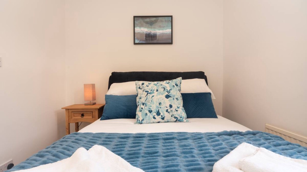 Photo of Others in Hampton Wick