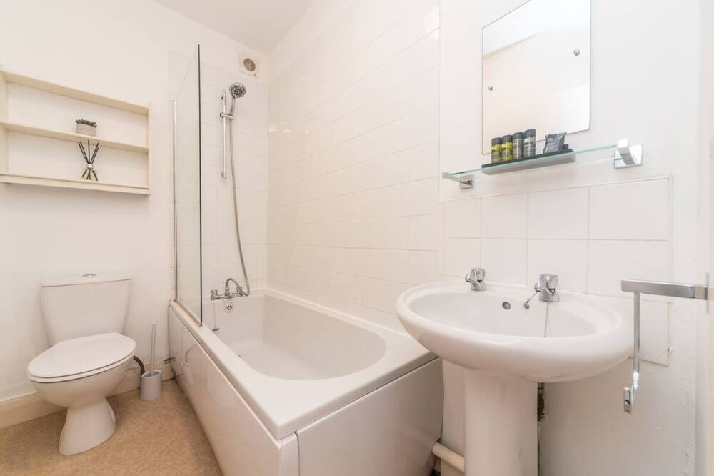 Photo of Bathroom in Hampton Wick