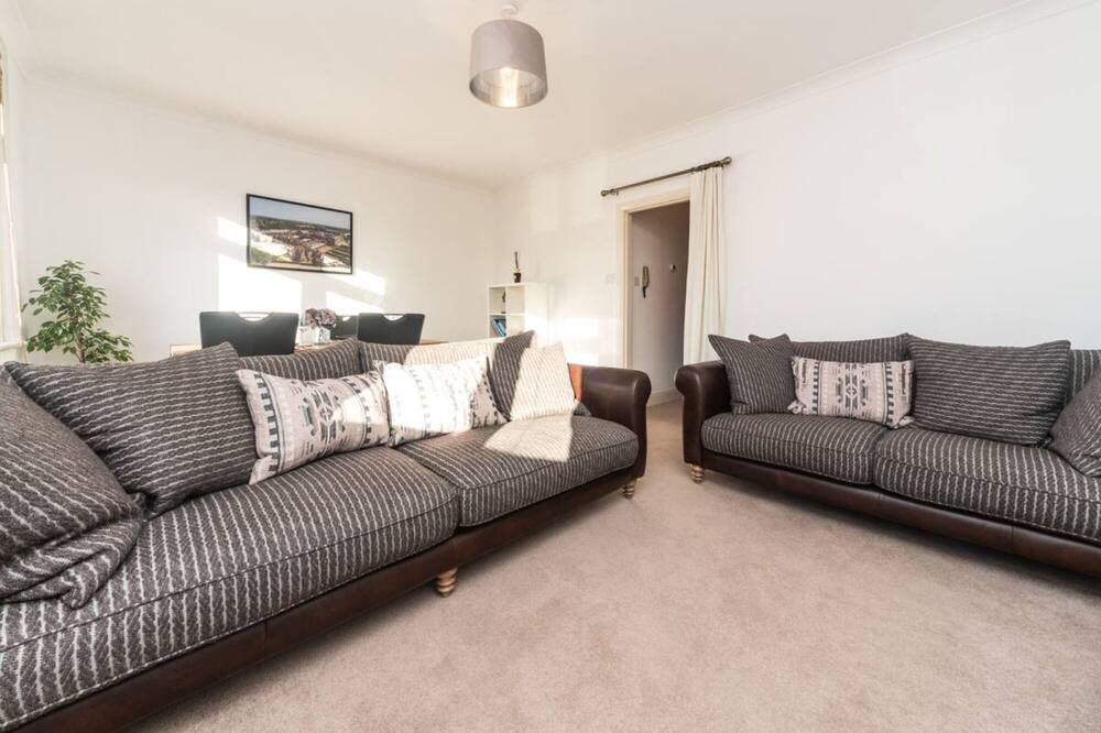 Photo of Livingroom in Hampton Wick