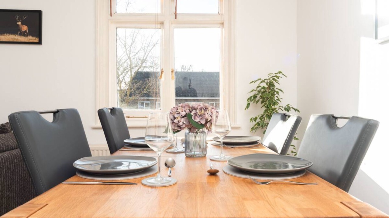 Photo of Others in Hampton Wick