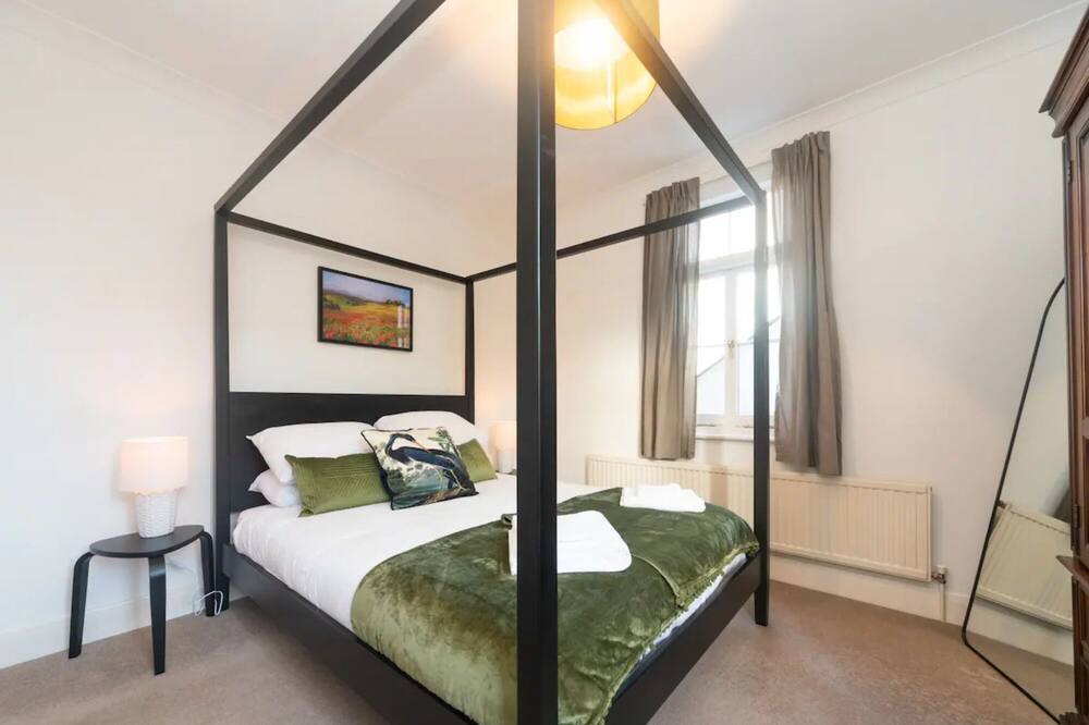 Photo of Bedroom in Hampton Wick
