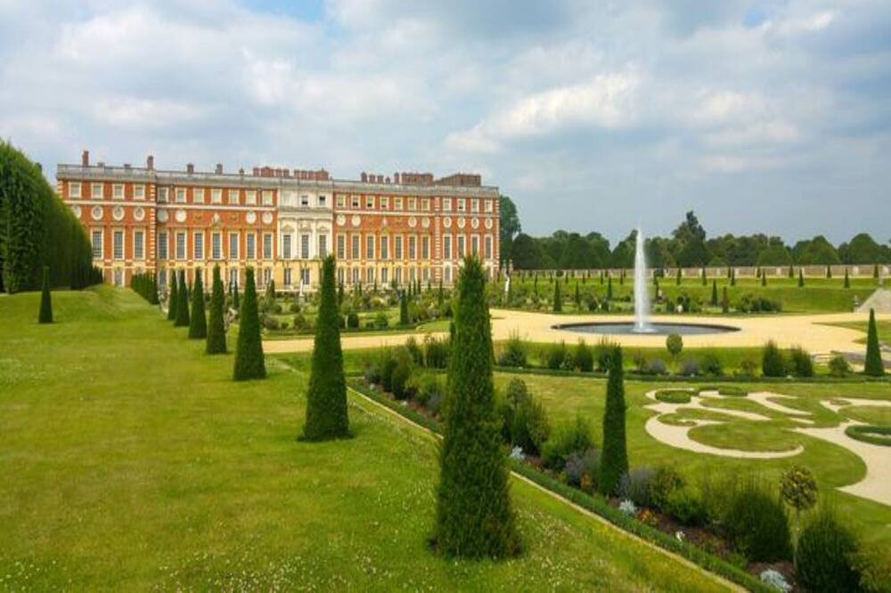 Photo of Others in Hampton Wick