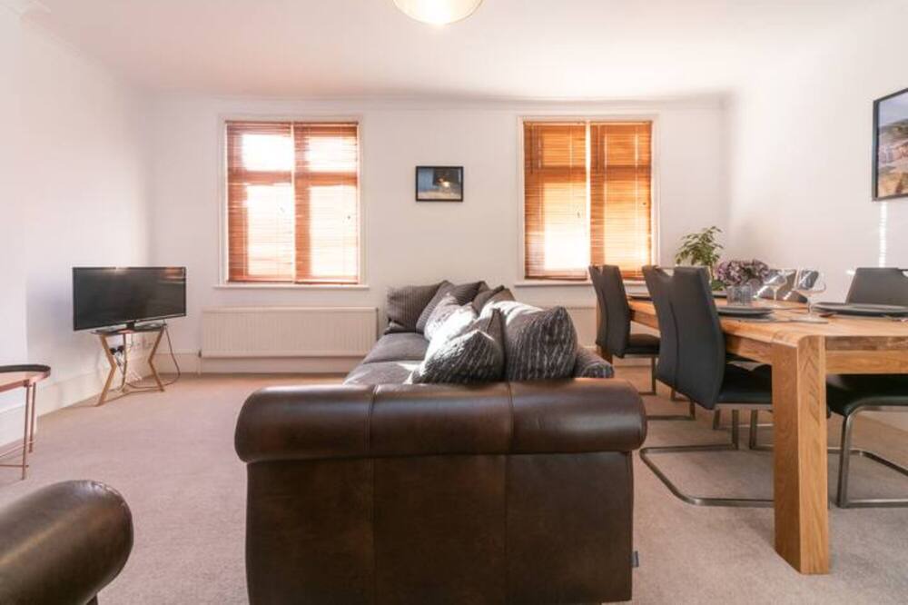 Photo of Livingroom in Hampton Wick