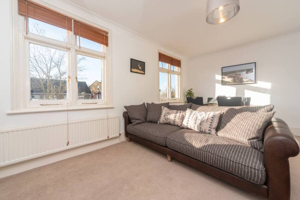 Photo of Livingroom in Hampton Wick