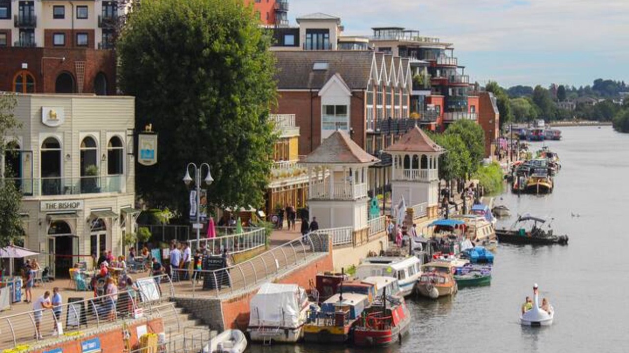 Photo of Others in Hampton Wick