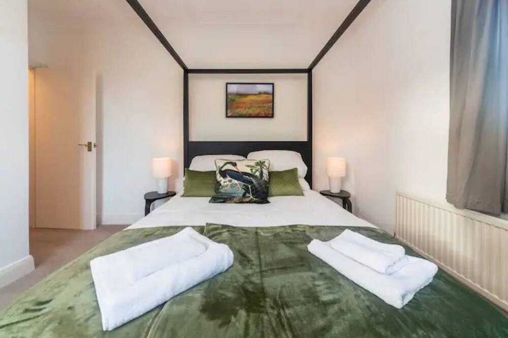 Photo of Bedroom in Hampton Wick