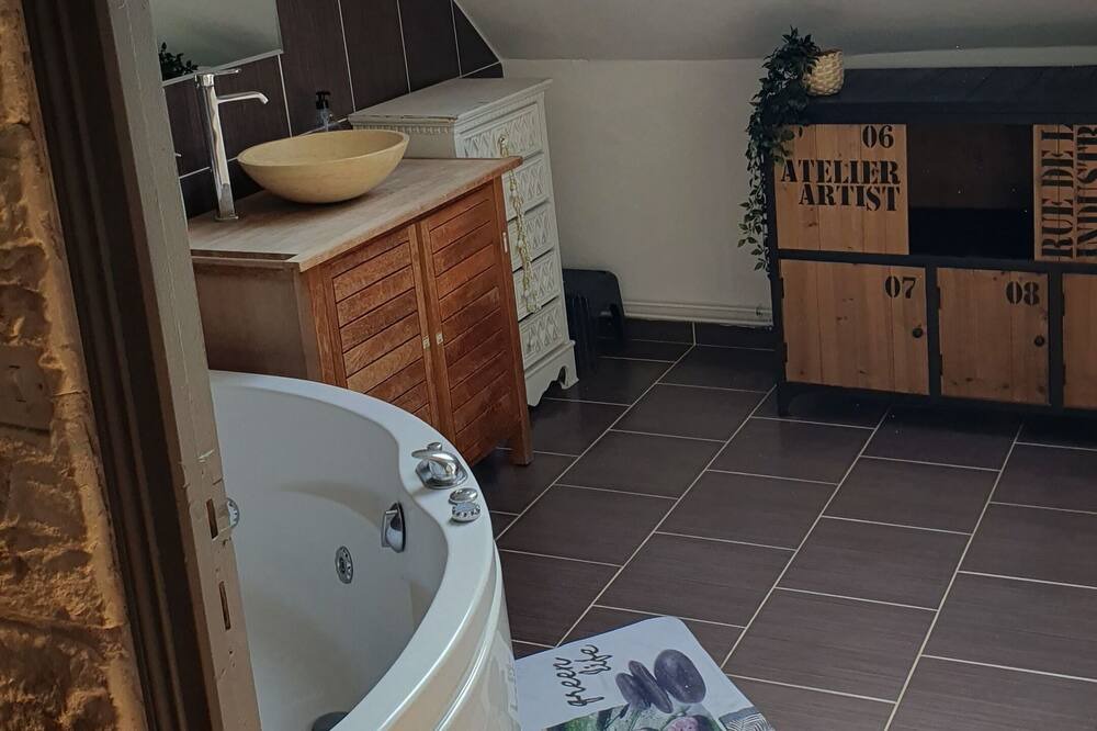 Photo of Bathroom in Treuzy-Levelay