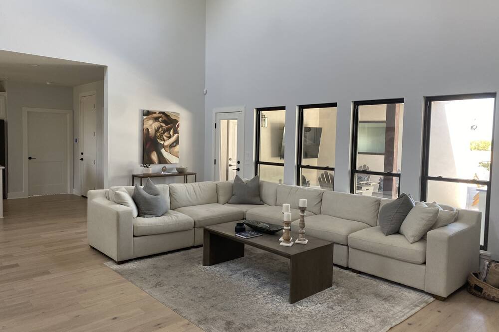 Photo of Livingroom in Horseshoe Bay West