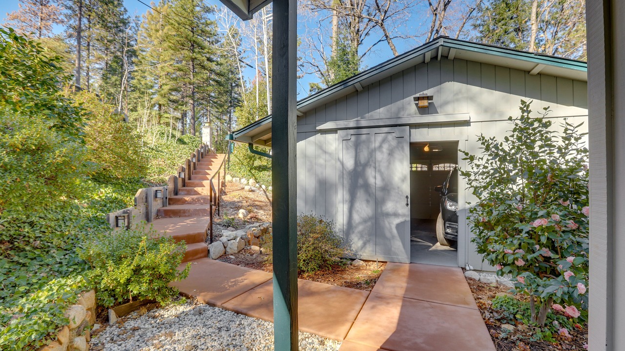 Photo of Patio Balcony in Iowa Hill