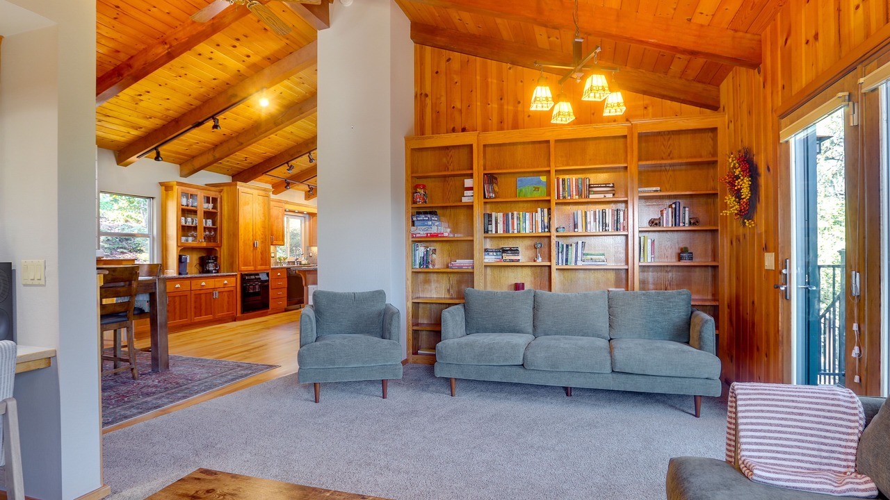 Photo of Livingroom in Iowa Hill