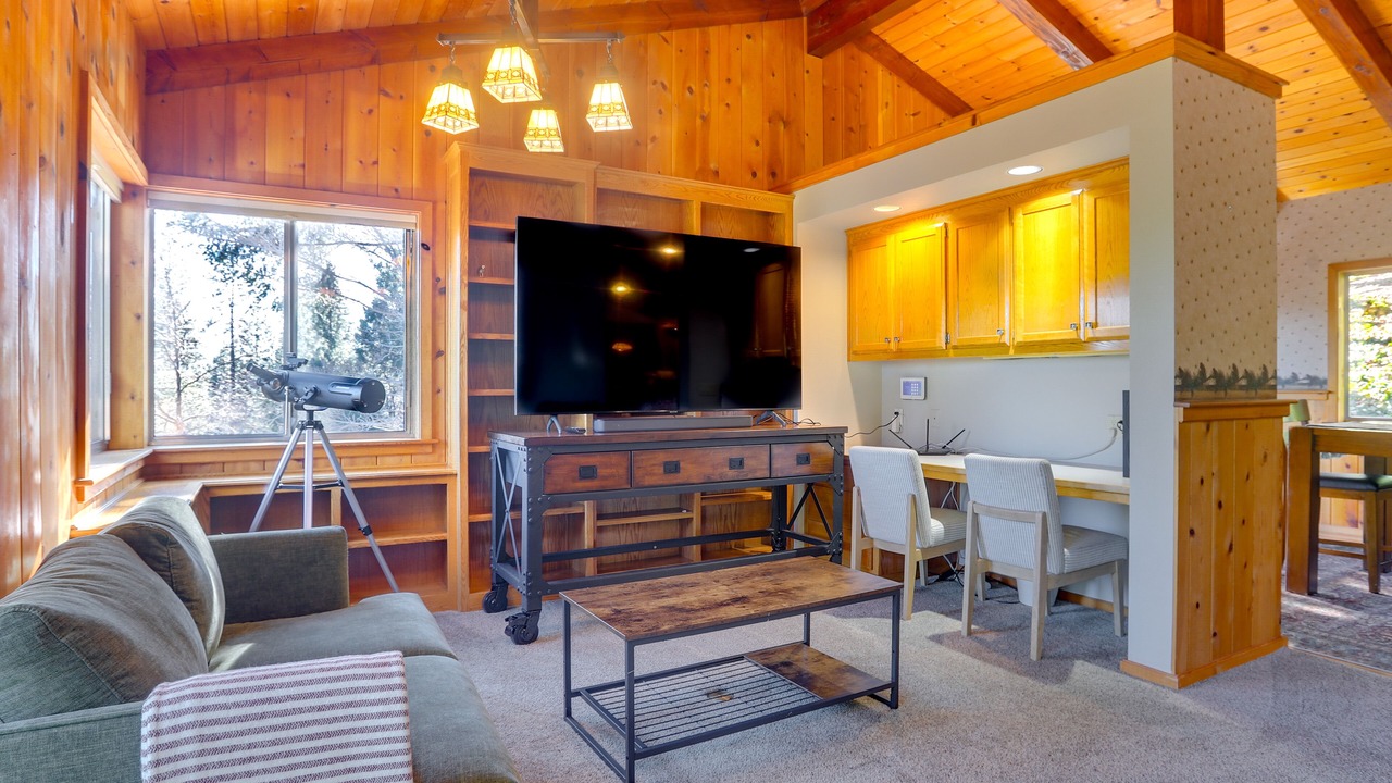 Photo of Livingroom in Iowa Hill