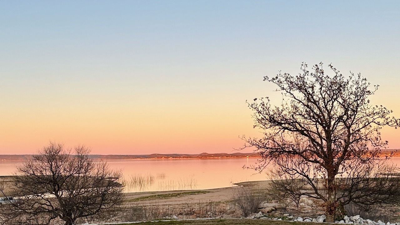 Photo of Outdoor in Buchanan Dam
