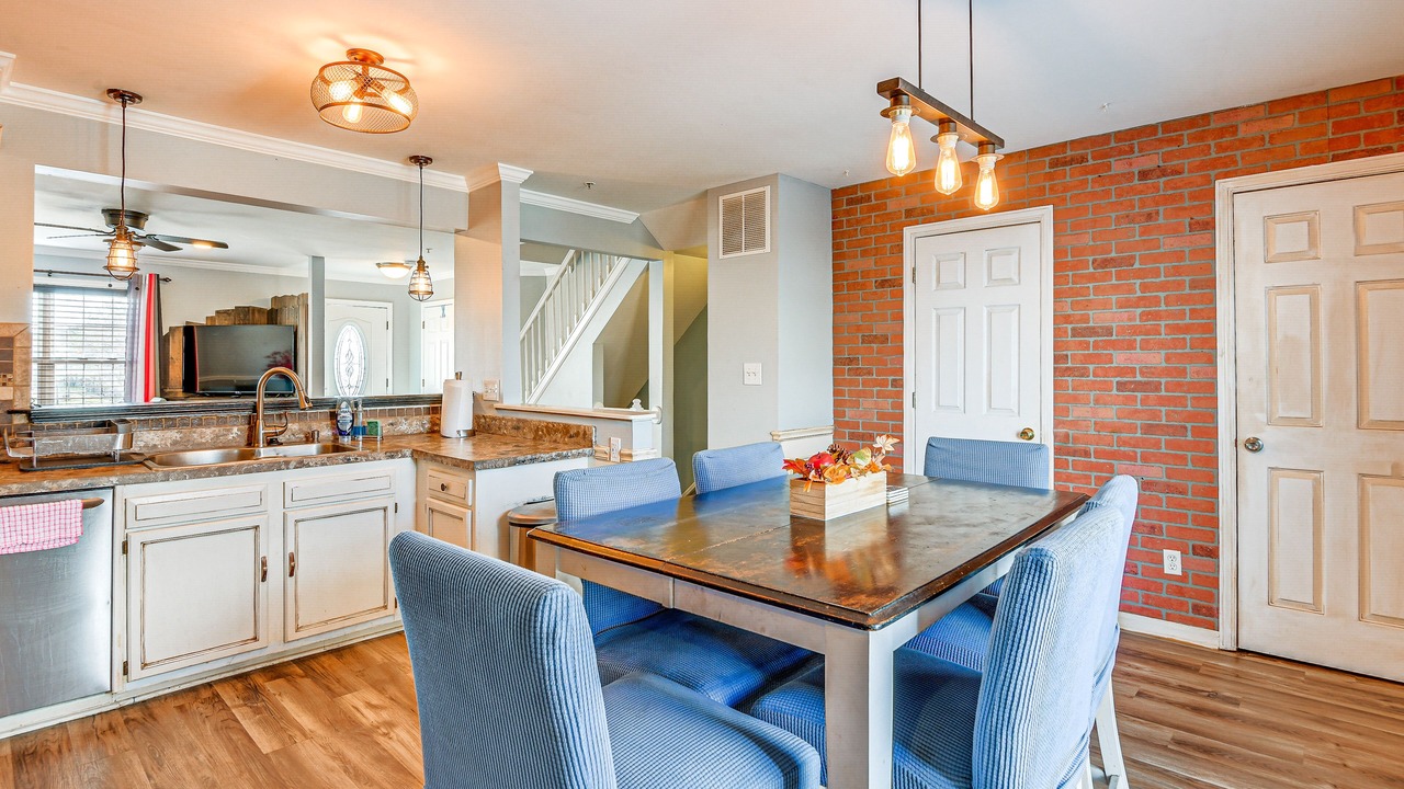 Photo of Kitchen in Graceland Park