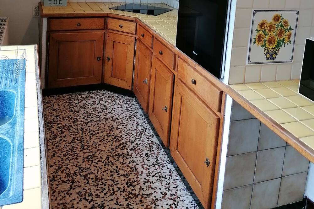 Photo of Kitchen in Bard-le-Regulier