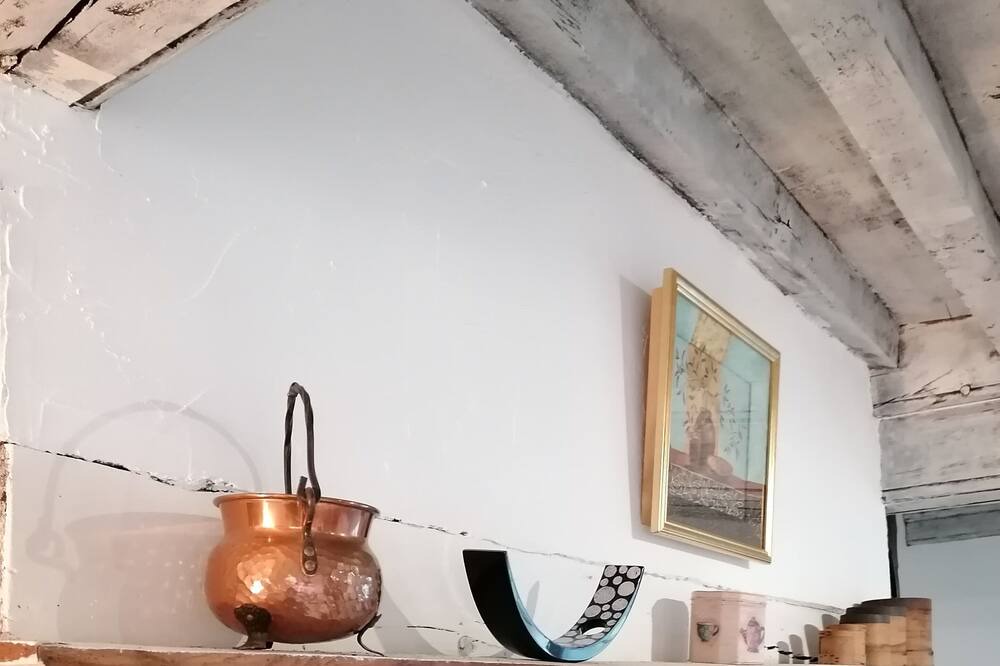 Photo of Kitchen in Bard-le-Regulier