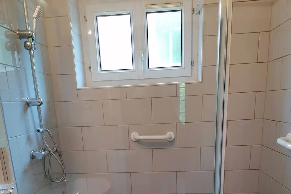 Photo of Bathroom in Bard-le-Regulier