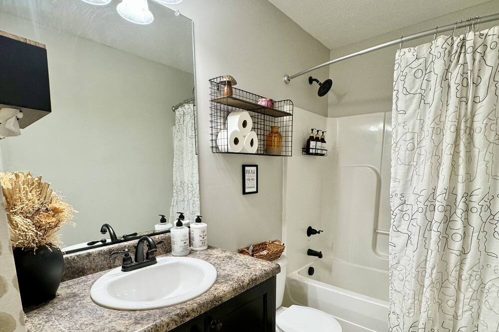 Photo of Bathroom in Gracewood