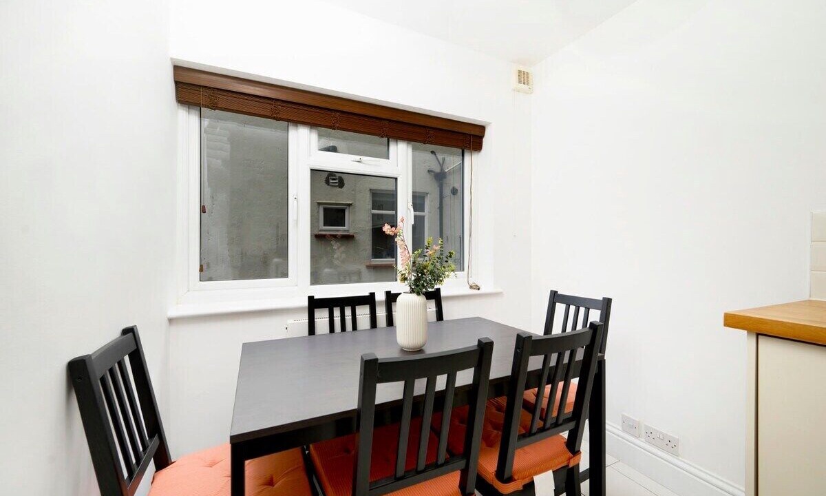 Photo of Others in Hampton Wick