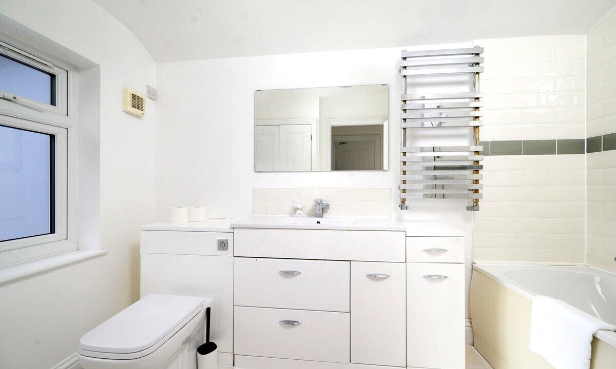 Photo of Others in Hampton Wick