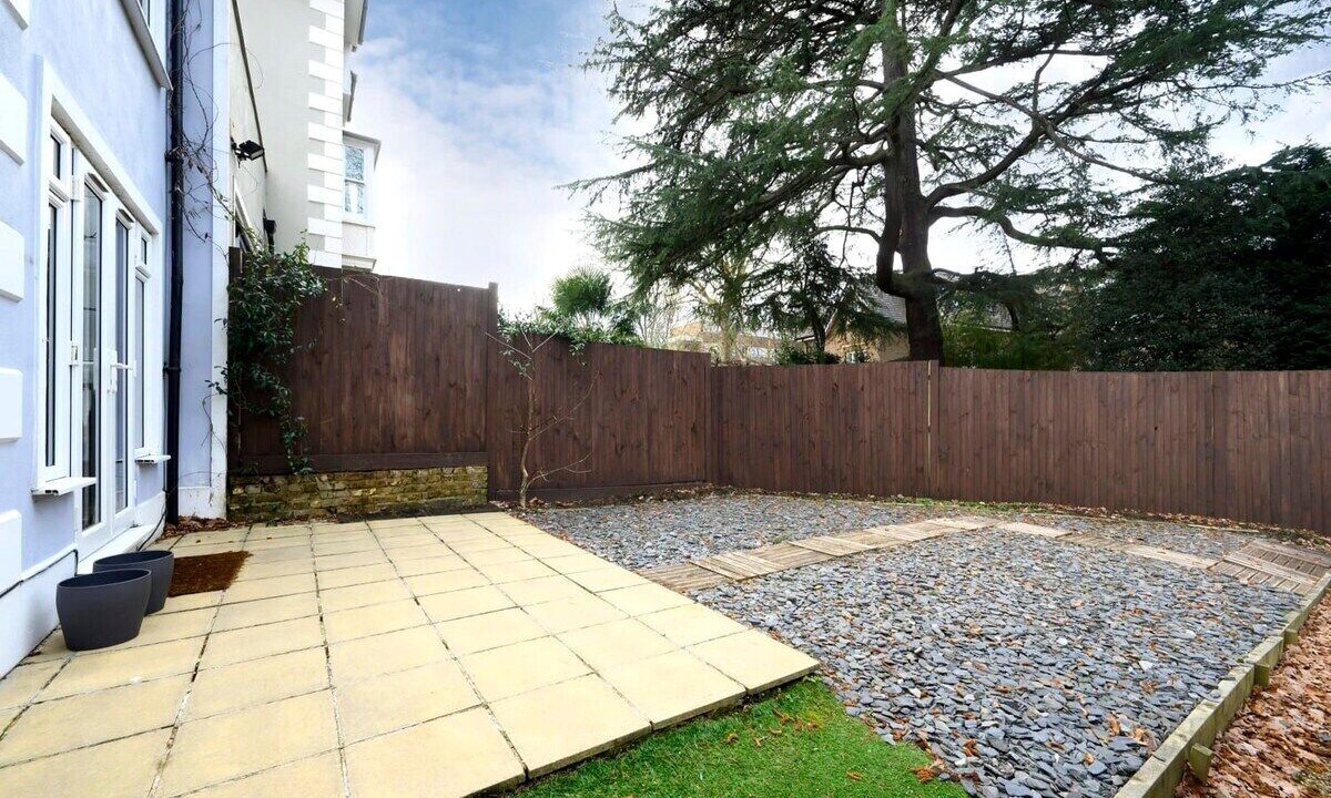 Photo of Outdoor in Hampton Wick